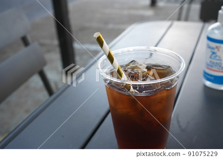 在加利福尼亞州貝克斯菲爾德休息 91075229