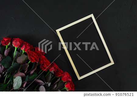 Red roses and empty chalk board on black background. Valentines 91076521
