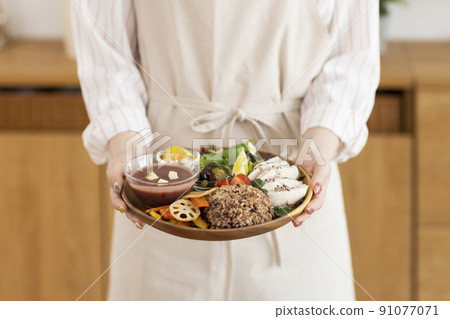 Woman with one plate dish 91077071