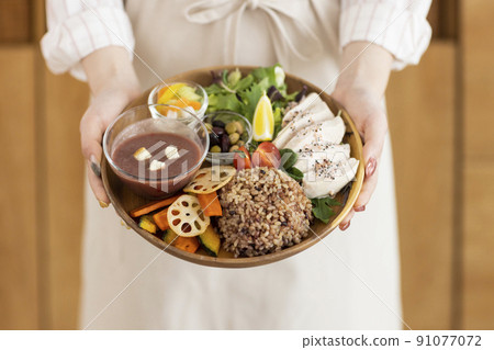 Woman with one plate dish 91077072