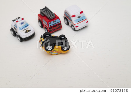 An emergency vehicle rushing to an overturned accident vehicle An emergency vehicle rushing to an overturned accident vehicle 91078158