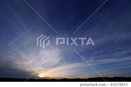 Evening sky, summer, super wide angle, sky subject, 220612pm where upper clouds and contrails appeared Evening sky, summer, super wide angle, sky subject, 220612pm where upper clouds and contrails appeared 91078631