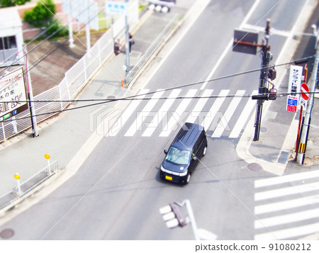 在城市的十字路口附近 91080212