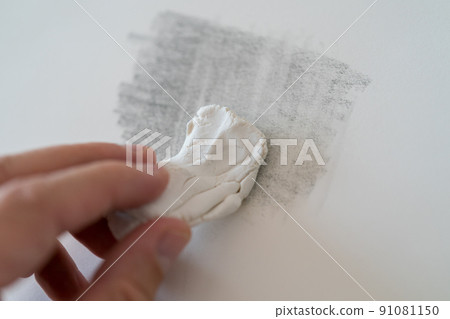 How to use the kneaded eraser in pencil drawing 91081150