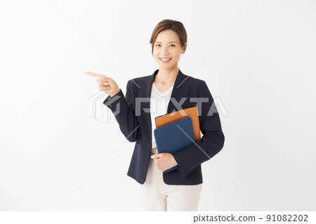 西裝白色背景的女人 西裝白色背景的女人 91082202