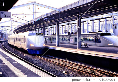 2003 100 Series K52 formation Hikari and P6 formation Kodama 2003 100 Series K52 formation Hikari and P6 formation Kodama 91082904