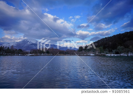 從三島池看到的伊吹山雪景@滋賀 91085561