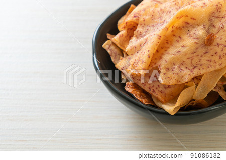Taro Chips - fried or baked sliced taro Taro Chips - fried or baked sliced taro 91086182