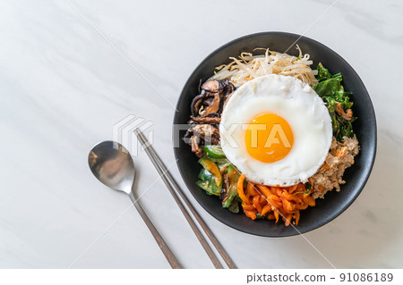 Korean spicy salad with rice - traditionally Korean food, Bibimbap 91086189