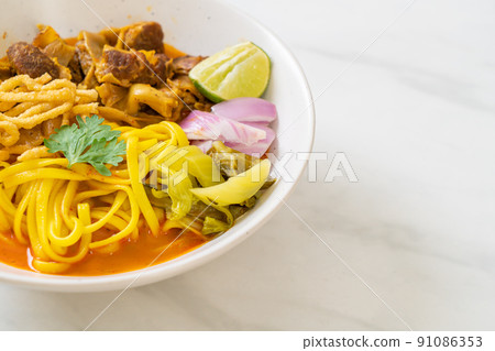 Northern Thai noodle curry soup with braised pork 91086353