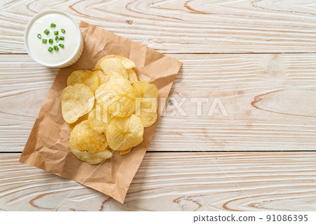 potato chips with sour cream 91086395
