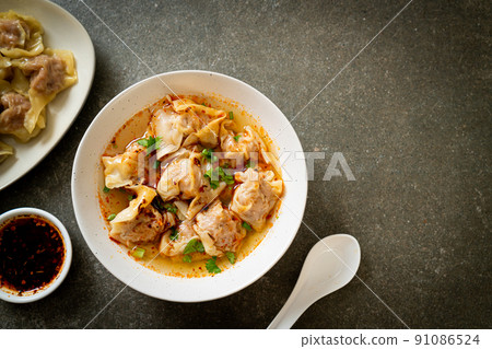 pork wonton soup or pork dumplings soup with roasted chili 91086524