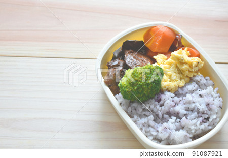 Bento suitable for the rainy season Healthy colorful side dishes with low water content Bento suitable for the rainy season Healthy colorful side dishes with low water content 91087921