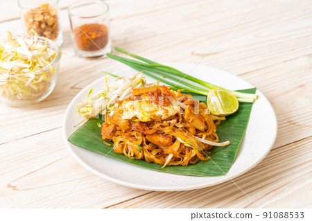 Pad Thai - stir-fried rice noodles Pad Thai - stir-fried rice noodles 91088533