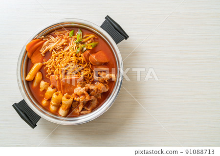 Budae Jjigae or Budaejjigae (Army stew or Army base stew). It is loaded with Kimchi, spam, sausages, ramen noodles and much more 91088713
