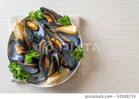 Mussels with herbs in a bowl with lemon Mussels with herbs in a bowl with lemon 91088714