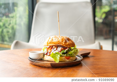 beef burger with cheese and sauce 91089090