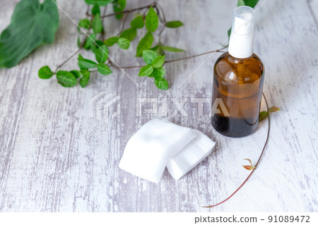 Toner and cotton 91089472