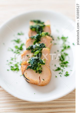 Chicken breasts stuffed with spinach and cheese 91089527