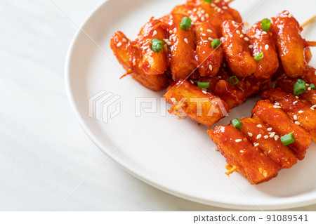 deep fried Korean rice cake (Tteokbokki) skewered with spicy sauce 91089541