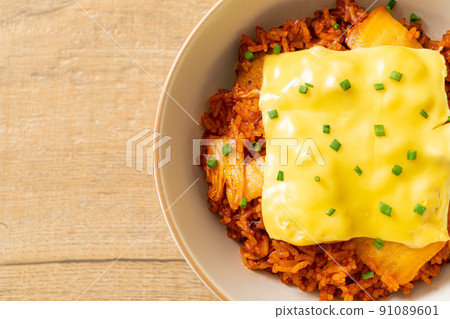 kimchi fried rice with pork and topped cheese 91089601