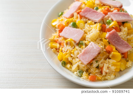fried rice with ham and mixed vegetable (carrot, green bean peas, carrot) fried rice with ham and mixed vegetable (carrot, green bean peas, carrot) 91089741