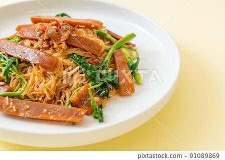 Stir-fried rice vermicelli and water mimosa with pickled squid Stir-fried rice vermicelli and water mimosa with pickled squid 91089869