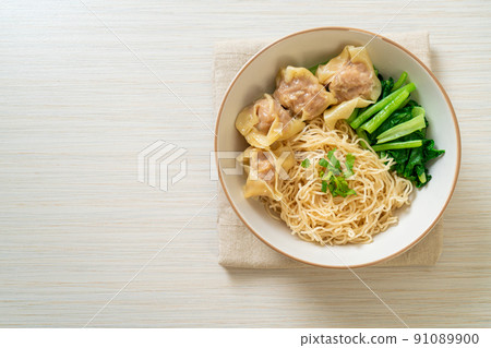 dried egg noodles with pork wonton or pork dumplings without soup 91089900