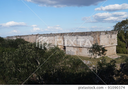 從大金字塔看梅里達烏斯馬爾遺址總督府 從大金字塔看梅里達烏斯馬爾遺址總督府 91090374