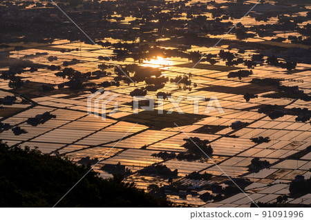 《Toyama Prefecture》 Tonami Plain, a rural landscape of water mirrors 91091996