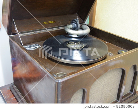 The appearance of a retro gramophone The appearance of a retro gramophone 91096002