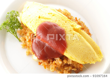 A bird's-eye view of the omelet on top of chicken rice and omelet rice with ketchup on a white background A bird's-eye view of the omelet on top of chicken rice and omelet rice with ketchup on a white background 91097164