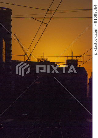 Tram at sunrise 91098364