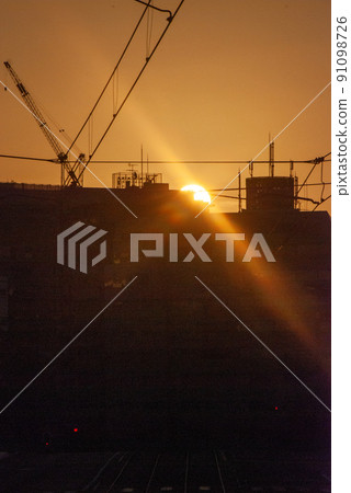 Tram at sunrise 91098726