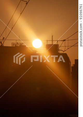 Tram at sunrise 91098761