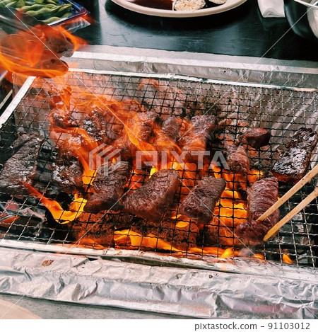 Meat wrapped in flames 91103012