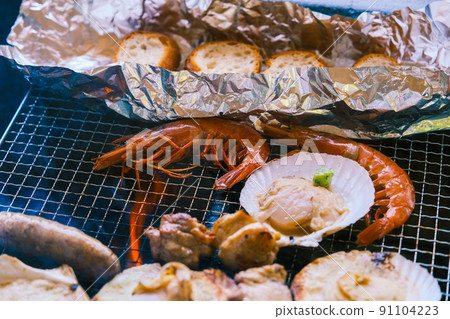 [BBQ] 燒烤（扇貝、麵包、香腸、蝦） 91104223