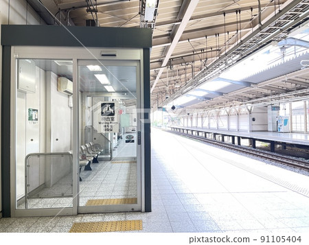 車站院內新設計的候車室 車站院內新設計的候車室 91105404