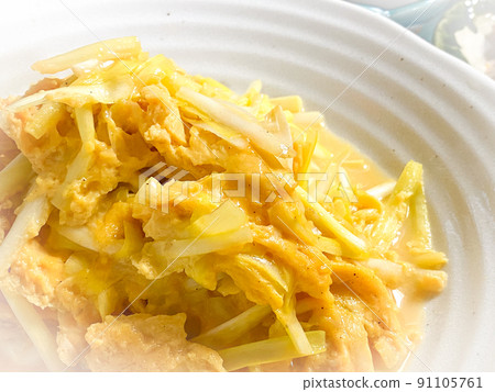 Chinese Shanghai cuisine, stir-fried garlic chives chicken (stir-fried garlic eggs) Chinese Shanghai cuisine, stir-fried garlic chives chicken (stir-fried garlic eggs) 91105761