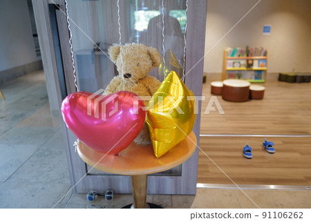 Kids space decorated with teddy bears and heart-shaped balloons 91106262