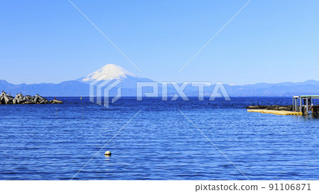 Early spring on the Arasaki coast in Yokosuka City, Kanagawa Prefecture, on the Shonan Miura Peninsula Early spring on the Arasaki coast in Yokosuka City, Kanagawa Prefecture, on the Shonan Miura Peninsula 91106871