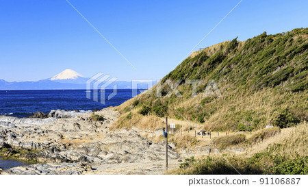 Early spring on the Arasaki coast in Yokosuka City, Kanagawa Prefecture, on the Shonan Miura Peninsula Early spring on the Arasaki coast in Yokosuka City, Kanagawa Prefecture, on the Shonan Miura Peninsula 91106887