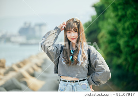 Gen Z women standing looking at the camera 91107917