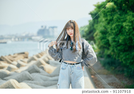 Gen Z women standing looking at the camera 91107918