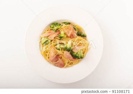 Broccoli and bacon peperoncino 91108171