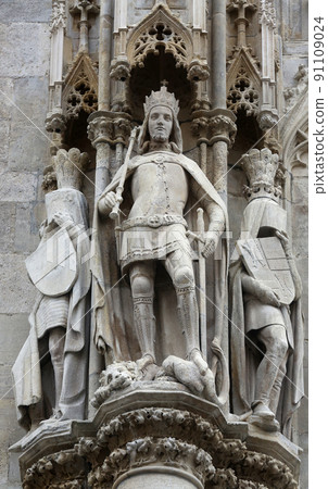 Statue of saint at St Stephen's Cathedral in Vienna, Austria Statue of saint at St Stephen's Cathedral in Vienna, Austria 91109024