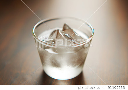 Ice water in a glass 91109233