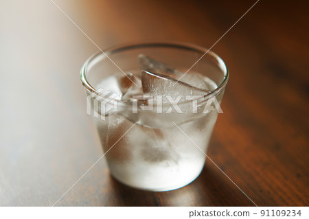 Ice water in a glass 91109234