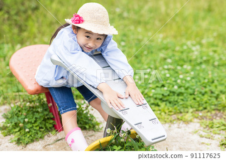 Cute kindergarten children 91117625