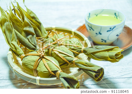 Niigata specialty, bamboo dumplings and tea Niigata specialty, bamboo dumplings and tea 91118045
